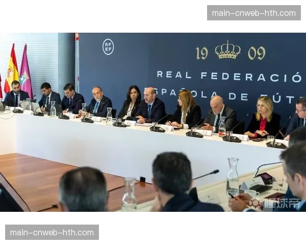 “通讯：西班牙足协启动“女性裁判发展计划”，目标五年内西甲出现首位女主裁”