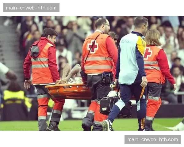 消息：皇马后卫米利唐通过体检，有望在关键战役复出稳固防线